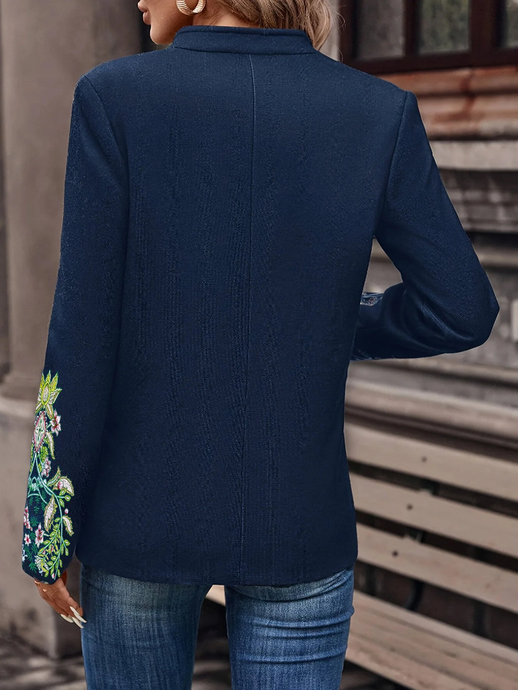 Fashionable and elegant retro small stand collar floral embroidery double-breasted women's long-sleeved jacket, suitable for par